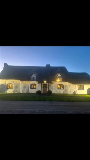 3.7K views · 39 reactions | ✨ Christmas Season is upon us ✨ we’re off to a busy start! And the restaurant is looking lovely and cosy! ☺️ We can’t wait to see all joining us throughout December! 壟  | The Thatched Cottage Restaurant | Facebook