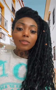 1.5M views · 93K reactions | Quem desdenha quer comprar neh, pior é que eu não vendo kkkk Agora façam a parte de vcs kkkkk Vão lá ver os trabai das formandas  não custa, e o negrinho do pastoreio tá de olho, e vai abençoar kkkkkk @thais_anjos_trancas @lluu_motta @emillyafroblack @amandasilva5029 | Sara Zara | Facebook