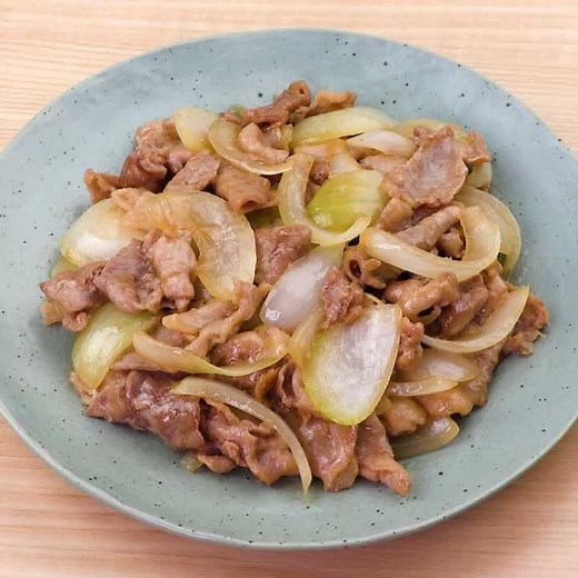 パパッとお手軽♪ 豚肉と玉ねぎの甘辛炒めのレシピ動画・作り方 | デリッシュキッチン