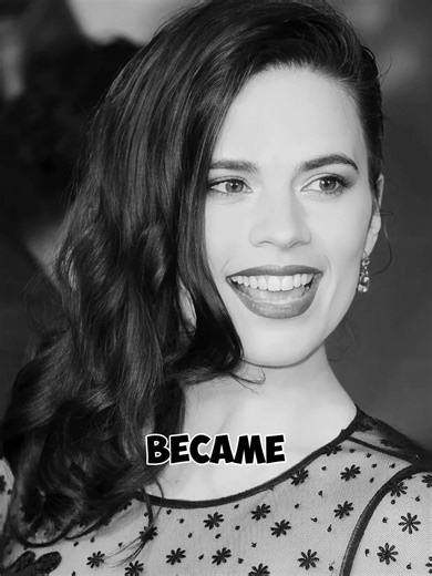 Born in London to a British mother and an American father, Hayley Atwell grew up between cultures—an experience that quietly shaped her strength on screen. Long before she became the fearless Peggy Carter in Captain America: The First Avenger, Atwell was a dedicated theater student at the Guildhall School of Music and Drama, studying classical texts and Shakespearean history. #hayleyatwell #actresses #famous #america | Scrolls of the Ages