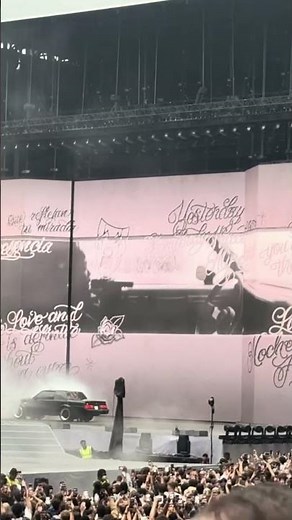 “wacced out murals” by Kendrick Lamar (live)