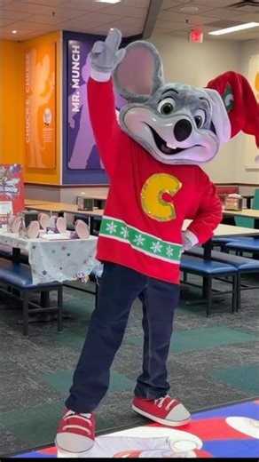 Chuck E. Cheese dances! #shorts #chuckecheese #dance