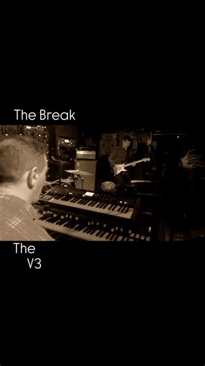 Dan Schwindt shreds on The Break McTuff V3 Live at The Sea Monster Lounge, Seattle Wa The V3: Joe Doria - Hammond B3 Dan Schwindt - Guitar Ehssan Karimi - Drums Mctuffmusic.com Joedoriamusic.com | McTuff