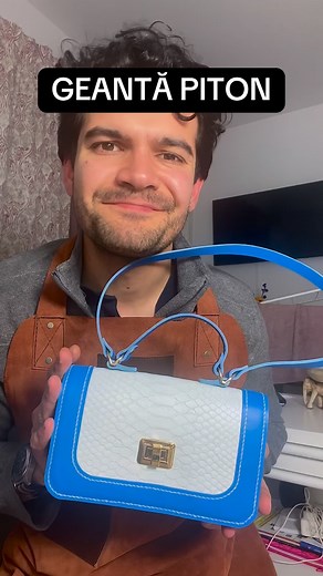 Geantă din piele de piton. #leather #handmade #handstitched #handcrafted #piele #pielenaturala #poseta #purse #bag #blue #white #pythonleather #exoticleather #timisoara | MV Custom Leather Goods