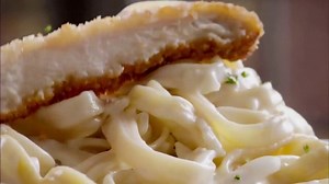 Olive Garden Never Ending Pasta Bowl TV Spot, 'The Never Ending Crave Is Back'