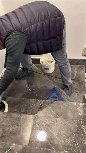 The polished wool balls create a mirror-like effect restoring the high-gloss texture of st