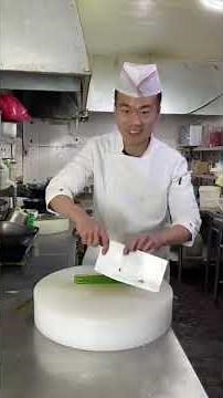 Expert Chef Demonstrates Incredible Knife Skills