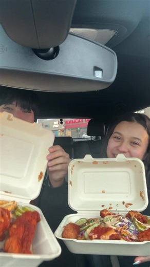 trying daves hot chicken #67 #daveshotchickenreview edit: omg I didn’t realize my comments were restricted sorry yall