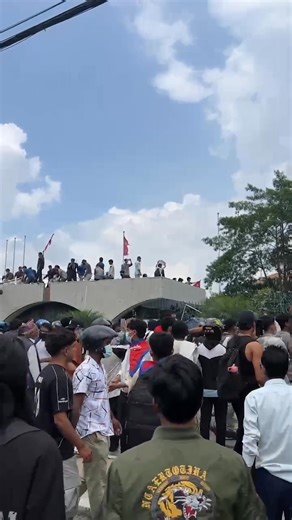 20 reactions | Outlook's October 1, 2025 issue opens with "Nepal: Gen...