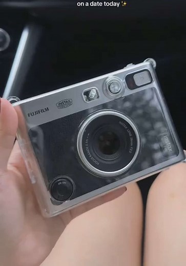 Exploring the Instax Mini Evo: A Date with Film Photography