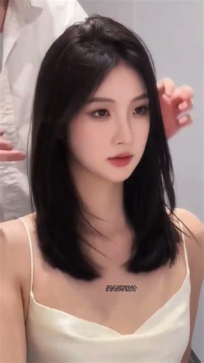 Timeless Haircut: The Evergreen Style That Flatters Collarbone