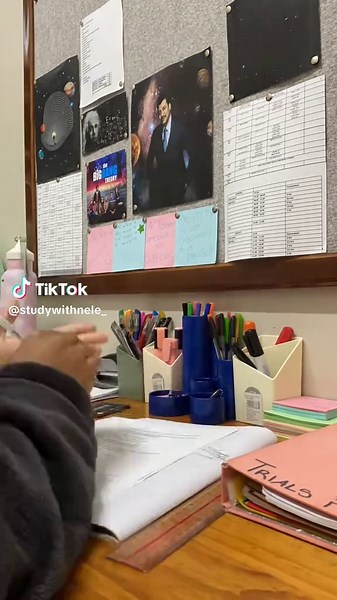 Studying at night>> #studywithme #studywithnele #studytok #fyp #latenight #nightstudy #space #cosmology #einstein #neildegrassetyson