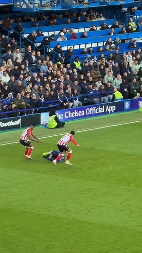 Estevão Willian should be starting Chelsea game from now on🔥🇧🇷 Pedro Neto should be coming from the Bench or battle the Left-wing with Garnacho and Gittens. The game against Sunderland needed someone who can take on a defender and possibly win a penalty and Neto hardly does that. | Chelsea Updates