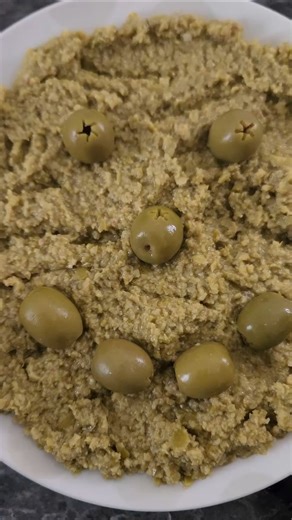 Green olive tapenade: incredibly delicious and incredibly easy 🫒💚 #aperitif #appetizers #olive #g...