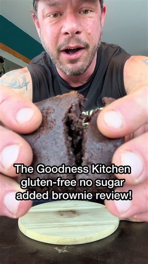 🍫 Today’s Review: Guilt Free Brownie — The Goodness Kitchen @thegoodnesskitchen This one leans unapologetically into brownie, not “healthified chocolate square,” and that distinction matters. The texture is the headline. Dense and fudgy all the way through, with that tight, slightly resistant crumb you expect from a properly rich brownie. No cakiness, no protein-bar dryness, no hollow middle. It cuts clean and eats slow, the way a brownie should. Chocolate depth comes from restraint rather than