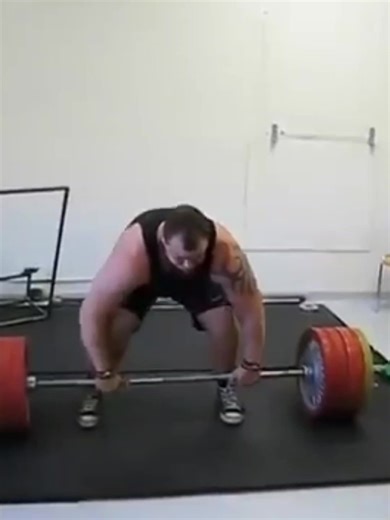 Thorbjornsson's Record Deadlift Achieved with Nonso Chinye