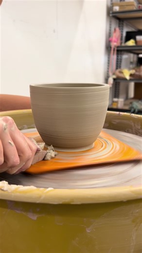 throwing a bowl✨ - - - - - - #pottery #potterytiktok #potter #pottertok #potterywheel #student