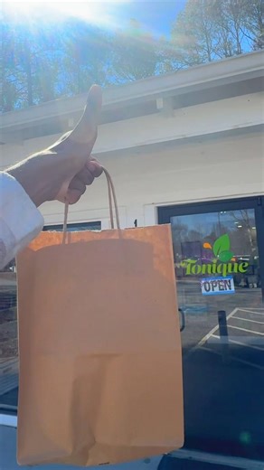 Stopped by @l‪@latoniquejuicery7691‬n Peachtree City for fresh juice 🙌🏽🌴!!!