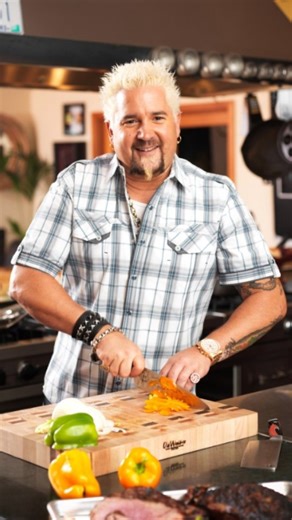 𝗦𝗣𝗜𝗖𝗘 𝗚𝗔𝗡𝗗𝗛𝗜 | 100+ Memes On 10+ Pages 𝟮𝟰/𝟳👘 | 日本利用压电瓷砖将脚步转化为电能。这些瓷砖捕捉来自你脚步的动能。当你行走时，你的重量和动作会对瓷砖产生压力。瓷砖会轻微弯曲，从而产生机械应力。瓷砖内部的压电材料将这种应力转化为电能。每一步都会产生少量电荷，而数百万步结合在一起就能产生足够的电力来驱动LED... | Instagram