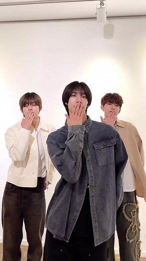 YOUNITE의 매력적인 현우와 우노 구성원 소개