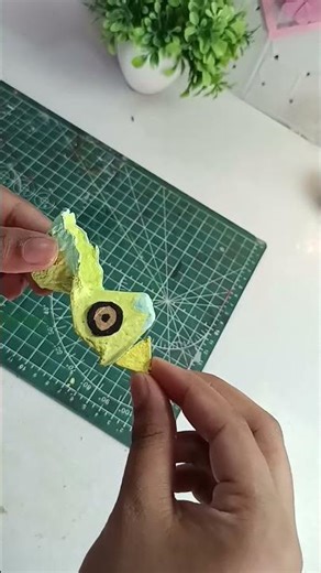 cut craft using a egg tray #aesthetic #trendingshorts #diy #eggtray 🥚