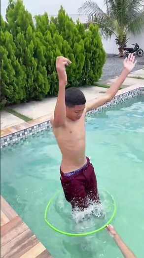 Desafio na piscina 😂