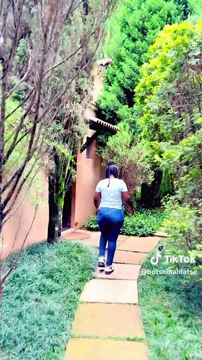 Botse (@botsemahlatse)’s videos with Alone in a Strange Place - Sipho Gumede