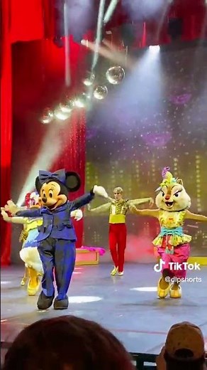 Minnie Mouse, Daisy Duck and Clarice dancing at Disneyland Paris (HD)