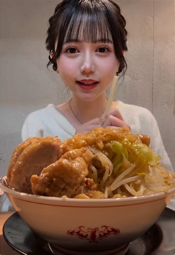 豚山のジロ系ラーメンを堪能！