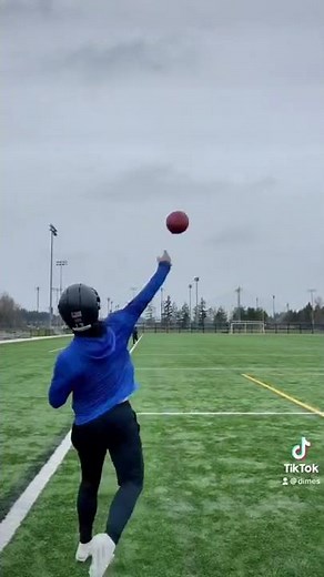 HOW TO THROW A FOOTBALL FARTHER🏈🔥