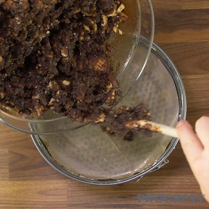 2.5K views · 4 comments | Homemade Rocky Road Cake! The combination of sticky marshmallow and crunchy biscuit, all covered in rich chocolate, make this a true showstopper. | Daily Feed Women | Facebook