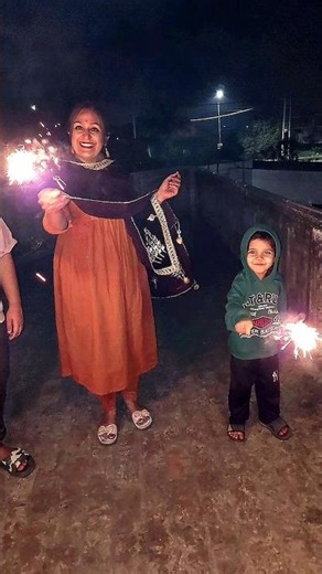 🤗🎇Aaj fir chalaye patakhe | Minivlog | Shorts | #minivlog #shorts #dailyvlog #familyvlog