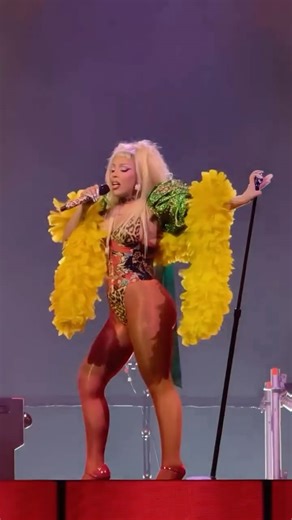 Doja HQ | Doja Cat performing “Cards” tonight at Movistar Arena in Bogotá, Colombia. 🇨🇴 #dojacat #tourmavie #concert | Instagram