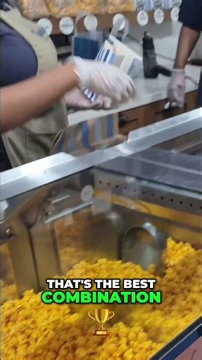 Garrett's Savory & Sweet Popcorn Combo! #chicago #vlog #beynpre #reels #shots #fyp