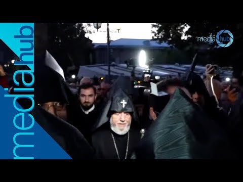 «Վե-հա-փա՜ռ». ժողովուրդը ծափերով դիմավորեց կաթողիկոսին