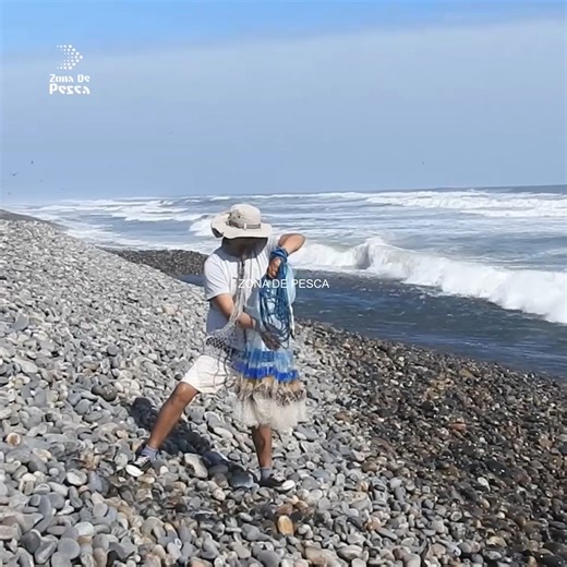 1.9M views · 7.8K reactions | La pesca en el mar siempre trae sorpresas, y esta vez no fue la excepción. Acompaña a este pescador en su experiencia de sacar la red de un mar revuelto, llevándose una sorpresa de #pesca que jamás imaginaron. | Zona de PESCA | Facebook
