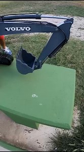 51K views · 406 reactions | $3000 hydraulic rc excavator has so much strength #rc #excavator #working | RC Reporter | Facebook