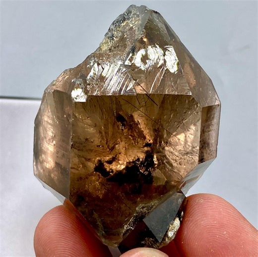 Quartz fumé de l'Himalaya, unique, naturel de haute qualité, 62 grammes, à l'intérieur du spécimen RUTILE @Pakistan, minéral pour collection/terminé - Etsy France