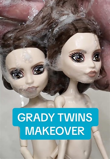 Finally got to wash these girls hair after 5 years of waiting!!! I think they’re vastly improved by this wash… what do you think?! #monsterhigh #gradytwins #skullector #collector #dollmakeover @Monster High @MattelCreations