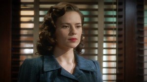 Peggy, qui a enfin reçu la permission de diriger une mission, demande aux Commandos Hurlants de lui prêter main-forte. Mais sa couverture pourrait être compromise par la présence dans son équipe de l'agent Thompson. Agent Carter, jeudi 20h. | Noovo