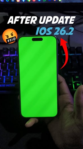iOS 26.2 Update Green Screen Issue on iPhone 15 Pro Max 😱 | Display Problem Explained & Fix!