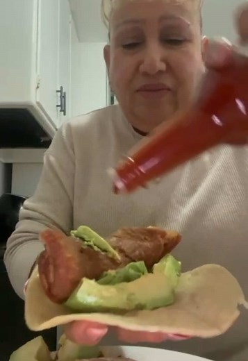 #chicharrones #fyp #paratiiiiiiiiiiiiiiiiiiiiiiiiiiiiiii #yummy #food #comidamexicana #mexicanfood #avocado #aguacate