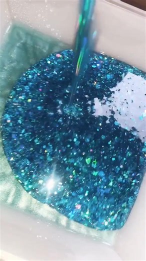 🤍 #resin #resinart #resinpour #resinpyramid #whiterose #fyp #foryou #foryoupage #custom #glitter #satisfying | Georgialinzi