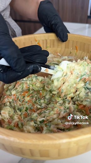 Εύκολη Κολοκυθόπιτα με Φέτα και Γραβιέρα: Συνταγή Βήμα-Βήμα