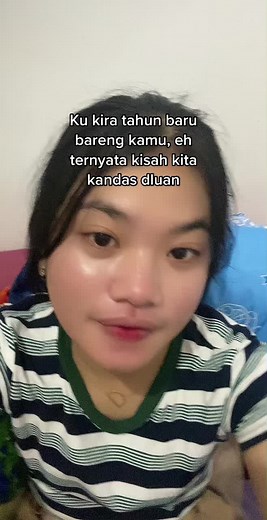 V-Neck Horizontally Striped Shirt Style Tips