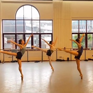 Yao Qian Shang, Yu Kurihara and Sofia Liñares in Interlinked rehearsal, choreography by Juliano Nunes Birmingham Royal Ballet | Núcleo de Dança Carolina Cox