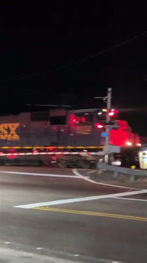 #train #jwrailfan #railroad #railway #csx #csxpower #engineroom #csxfan #csxfreight #csxfreighttrain