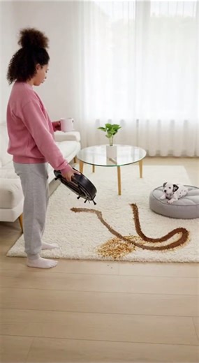 Oops! That’s Not Dirt… 😬 #VacuumDisaster #HomeDrama #FunnyClips #PetFail #Chaos #cleaning