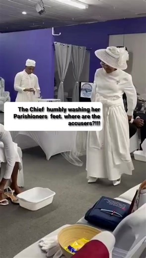 Feet washing by Chief Queen 👸 Apostle Arlene Williams