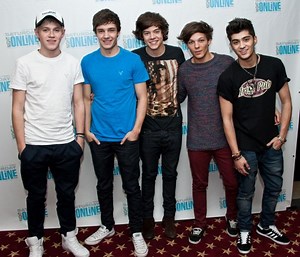 One Direction à MusiquePlus - Ils attendent 35h et demandent 90 000 billets - Hollywoodpq.com